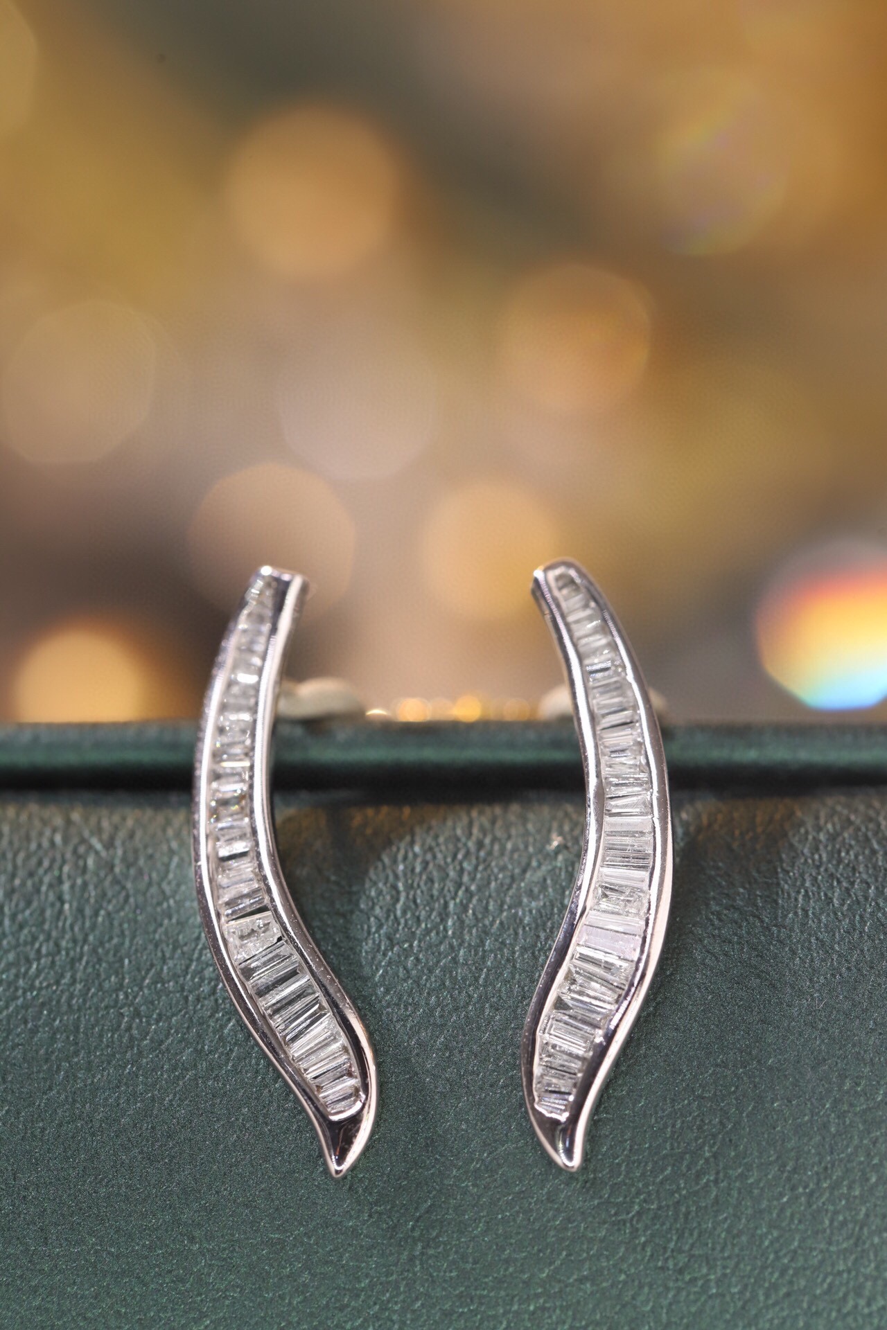 18k Gold Earrings, Studded with 0.50ct Natural Diamond 