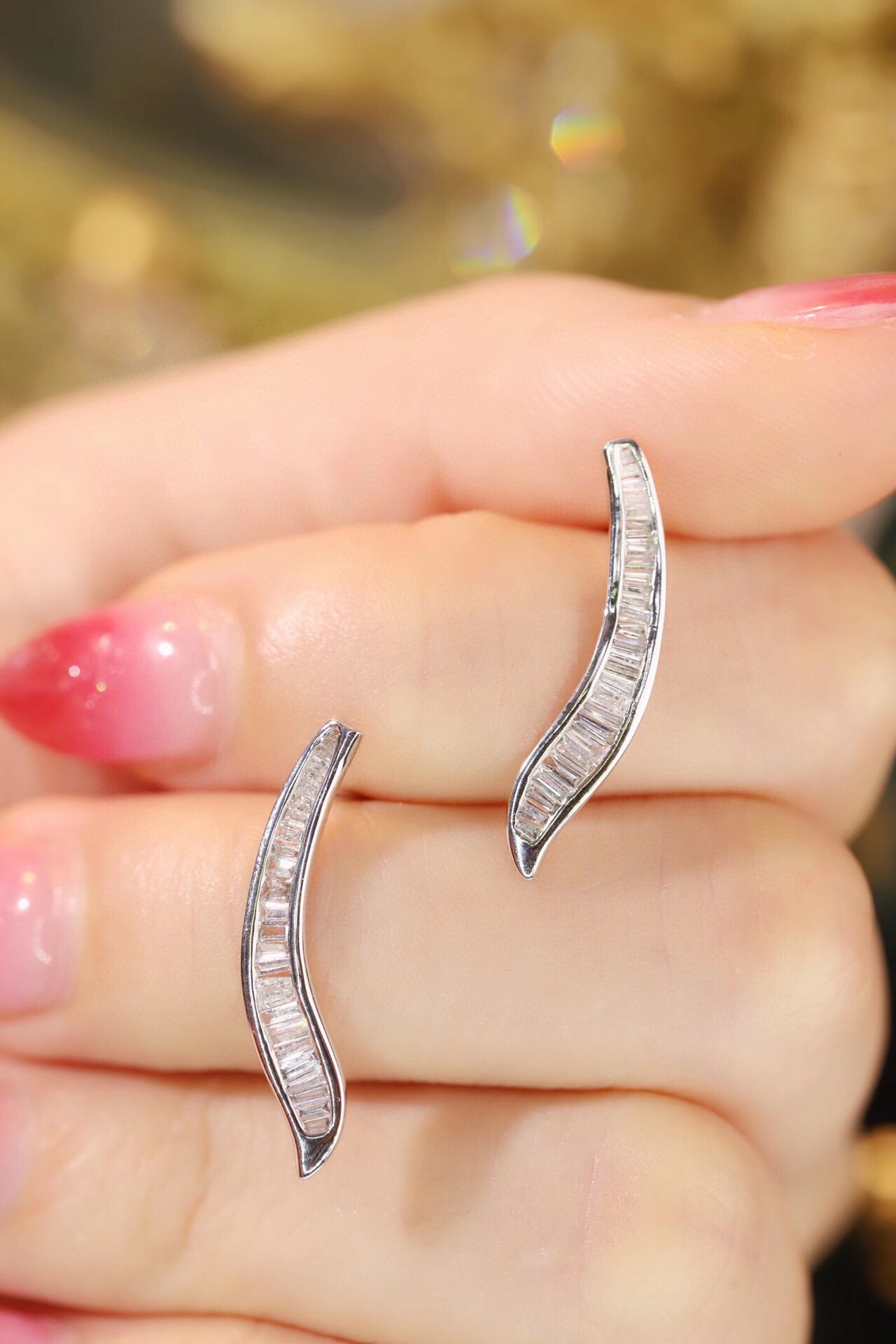 18k Gold Earrings, Studded with 0.50ct Natural Diamond 