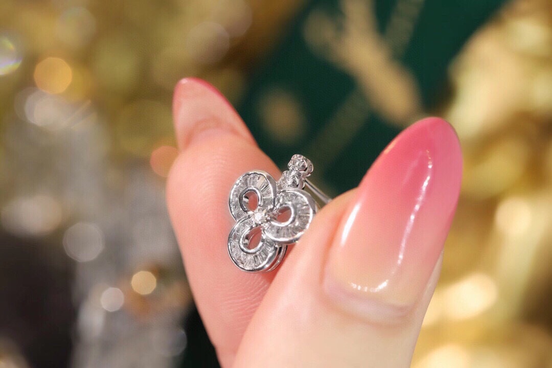 18k Gold Earrings, Studded with 0.32ct Natural Diamond 