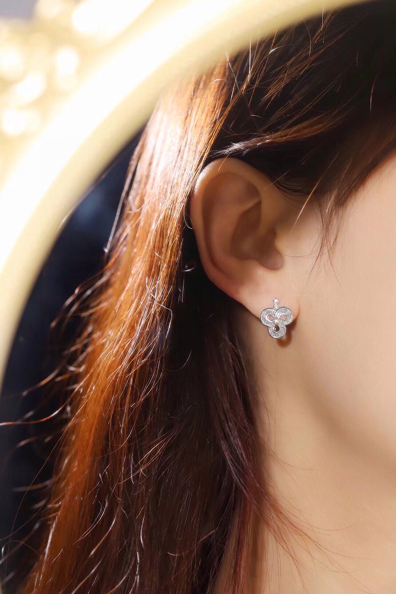 18k Gold Earrings, Studded with 0.32ct Natural Diamond 
