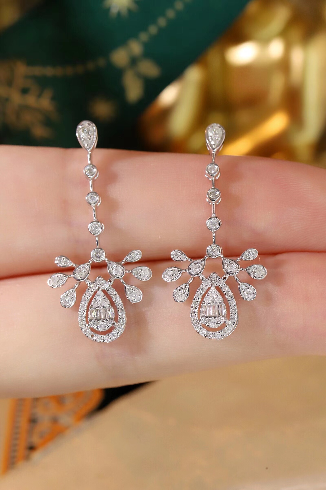 18k Gold Earrings, Studded with 0.60ct Natural Diamond 
