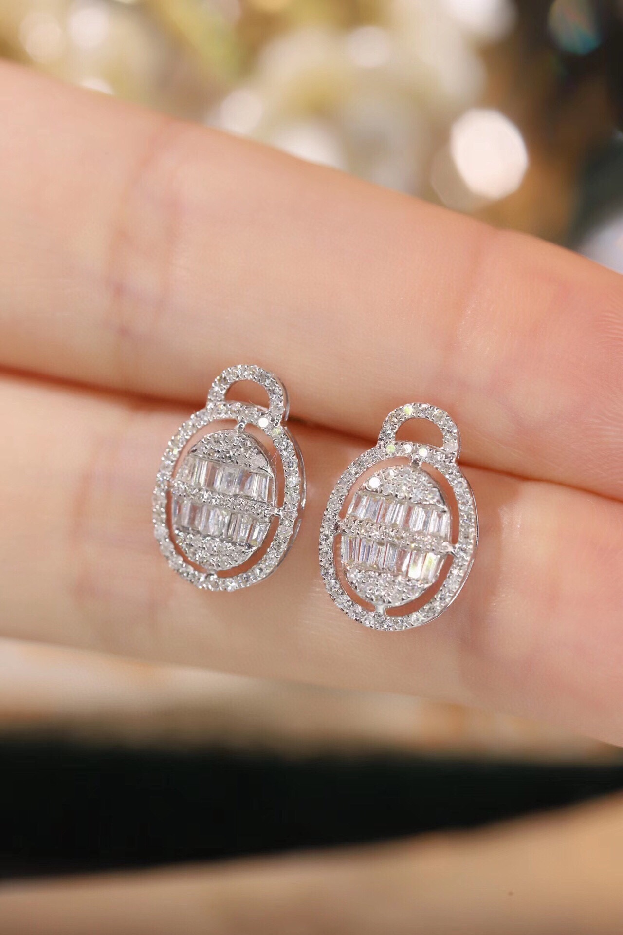 18k Gold Earrings, Studded with 0.60ct Natural Diamond 