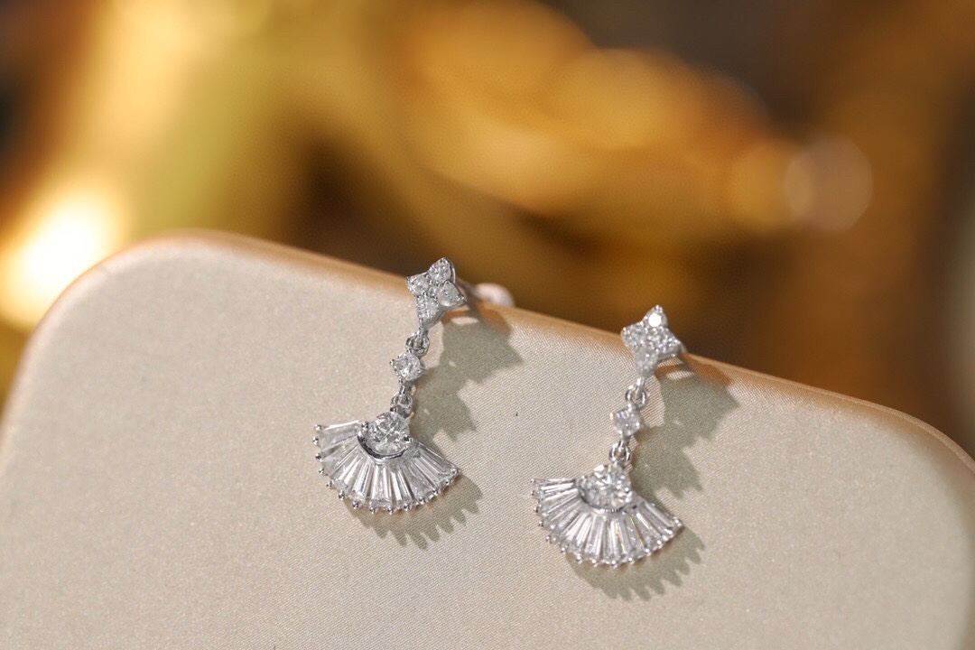 18k Gold Earrings, Studded with 0.70ct Natural Diamond 