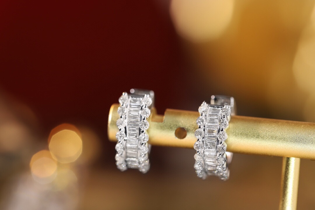 18k Gold Earrings, Studded with 0.50ct Natural Diamond 