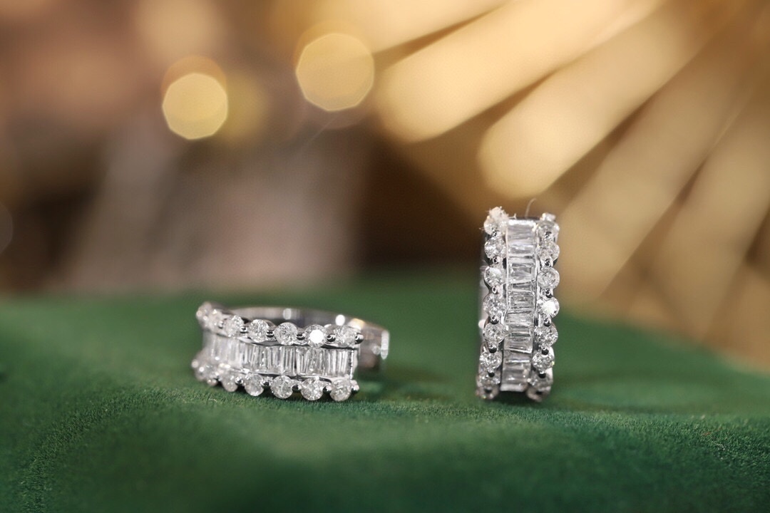 18k Gold Earrings, Studded with 0.50ct Natural Diamond 