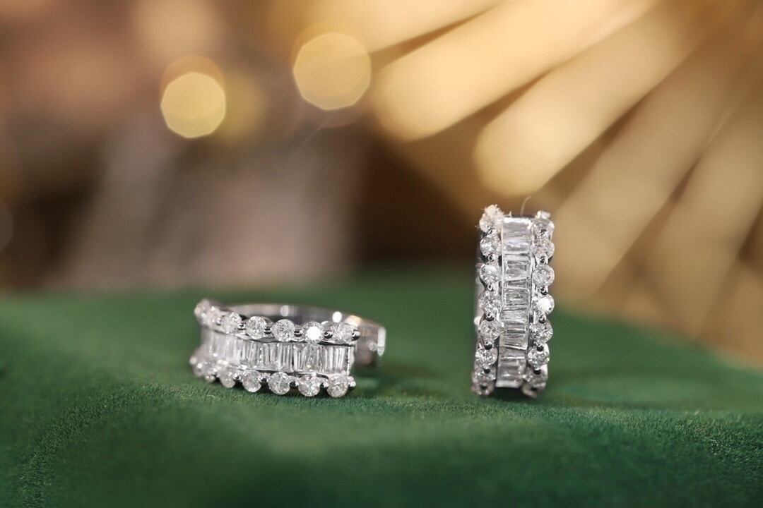 18k Gold Earrings, Studded with 0.50ct Natural Diamond 