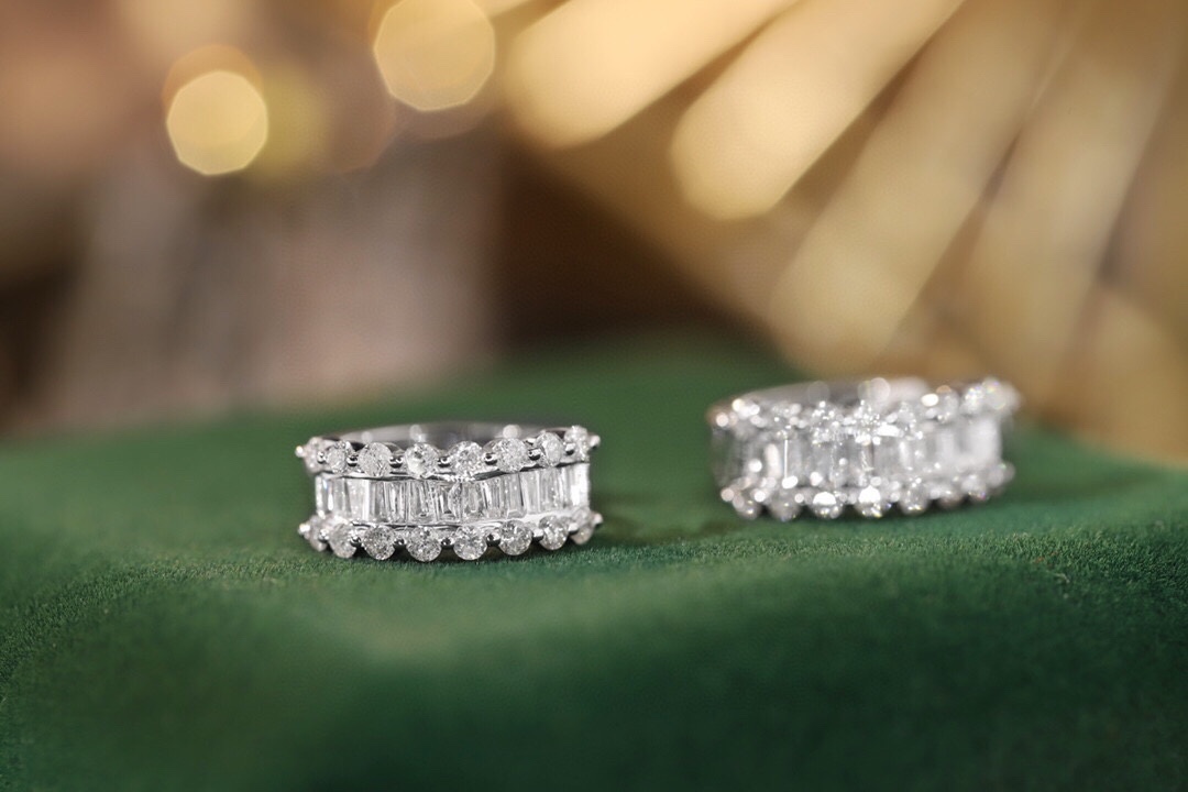 18k Gold Earrings, Studded with 0.50ct Natural Diamond 