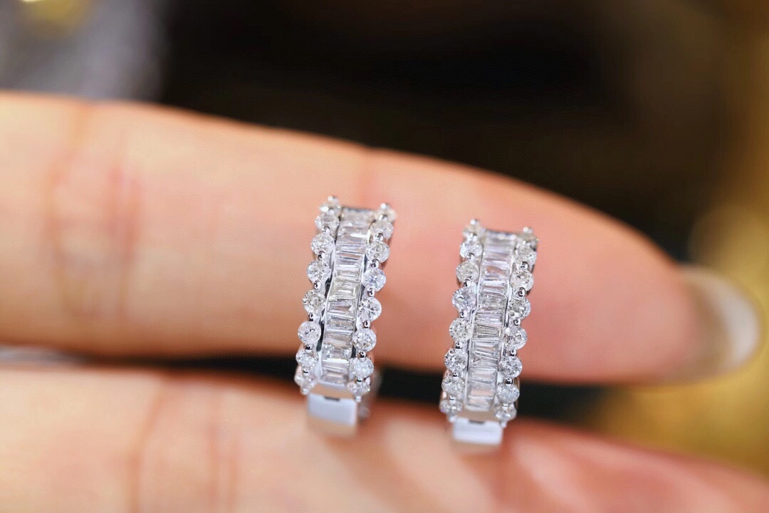 18k Gold Earrings, Studded with 0.50ct Natural Diamond 