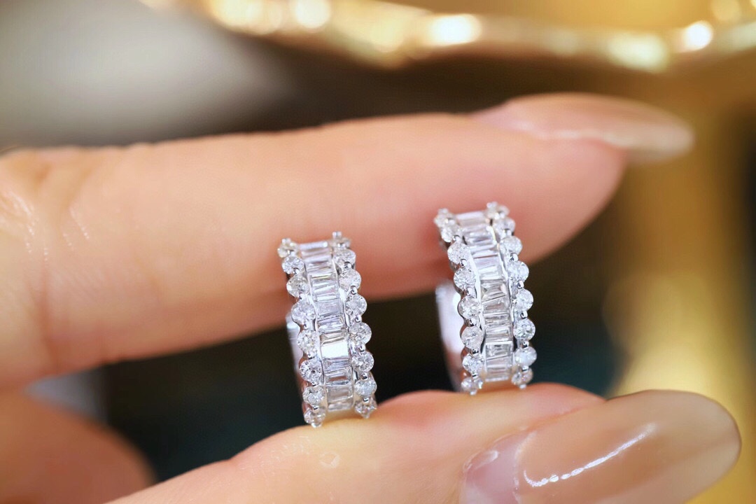 18k Gold Earrings, Studded with 0.50ct Natural Diamond 