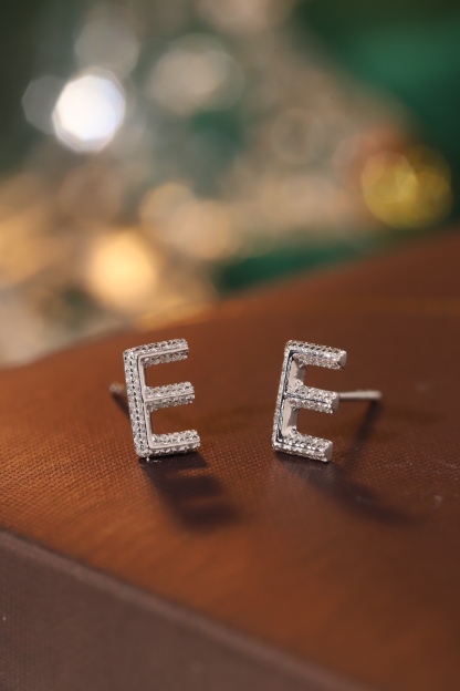 18k gold earring stud with the letter “E” and a 0.10ct natural diamond inlaid.