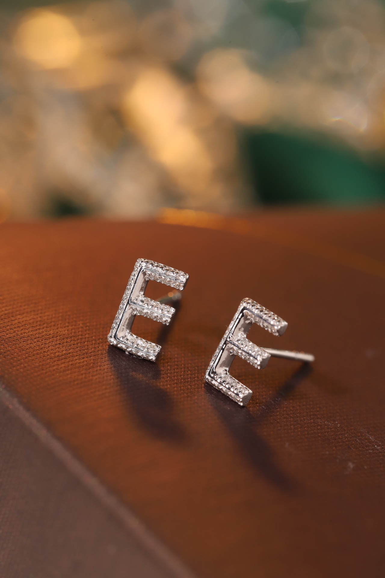 18k gold earring stud with the letter “E” and a 0.10ct natural diamond inlaid.
