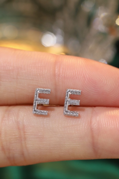 18k gold earring stud with the letter “E” and a 0.10ct natural diamond inlaid.