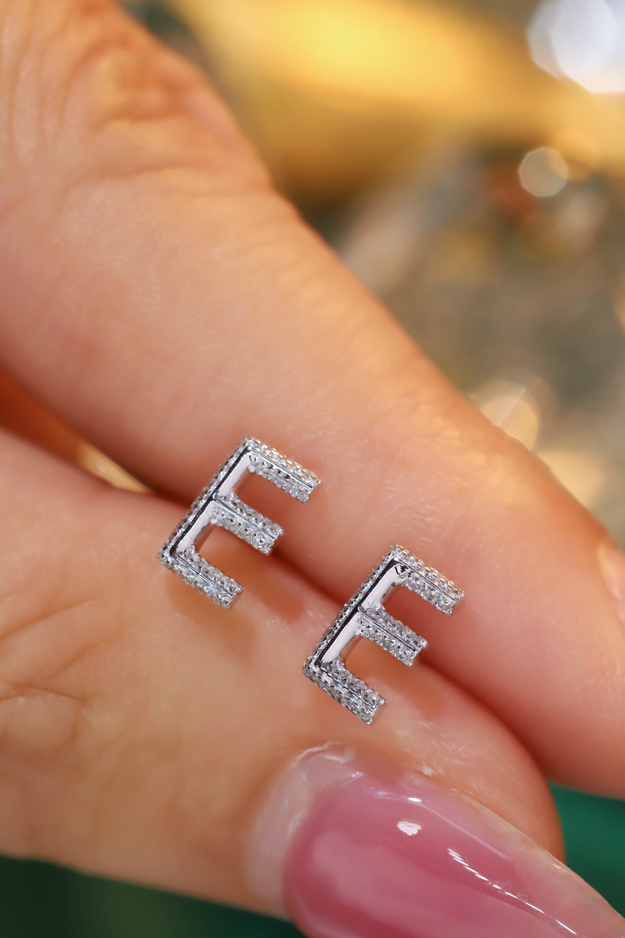 18k gold earring stud with the letter “E” and a 0.10ct natural diamond inlaid.