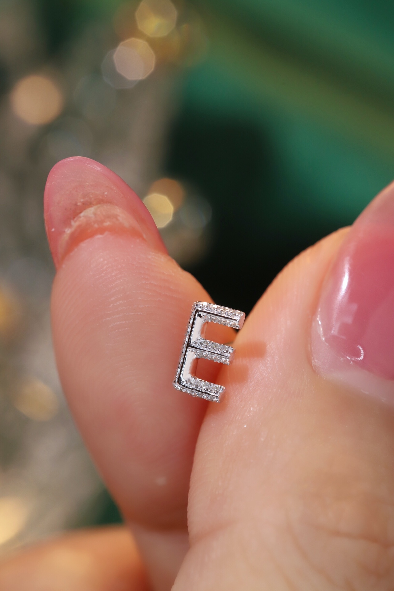 18k gold earring stud with the letter “E” and a 0.10ct natural diamond inlaid.