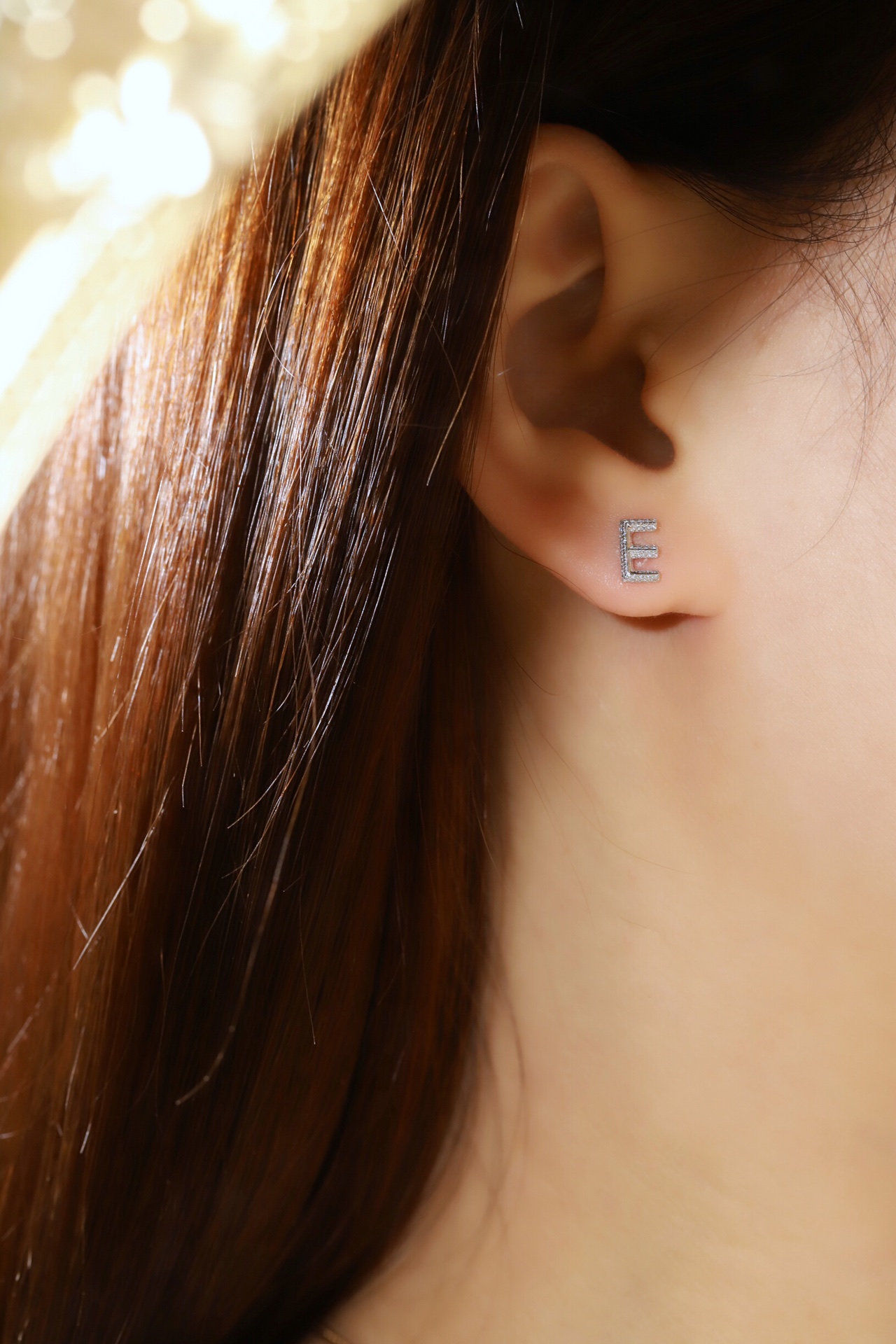 18k gold earring stud with the letter “E” and a 0.10ct natural diamond inlaid.