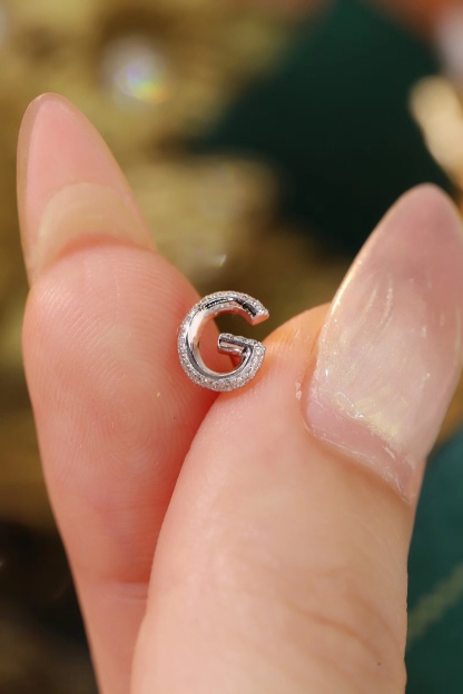 18k gold earring stud with the letter “G” and a 0.10ct natural diamond inlaid.