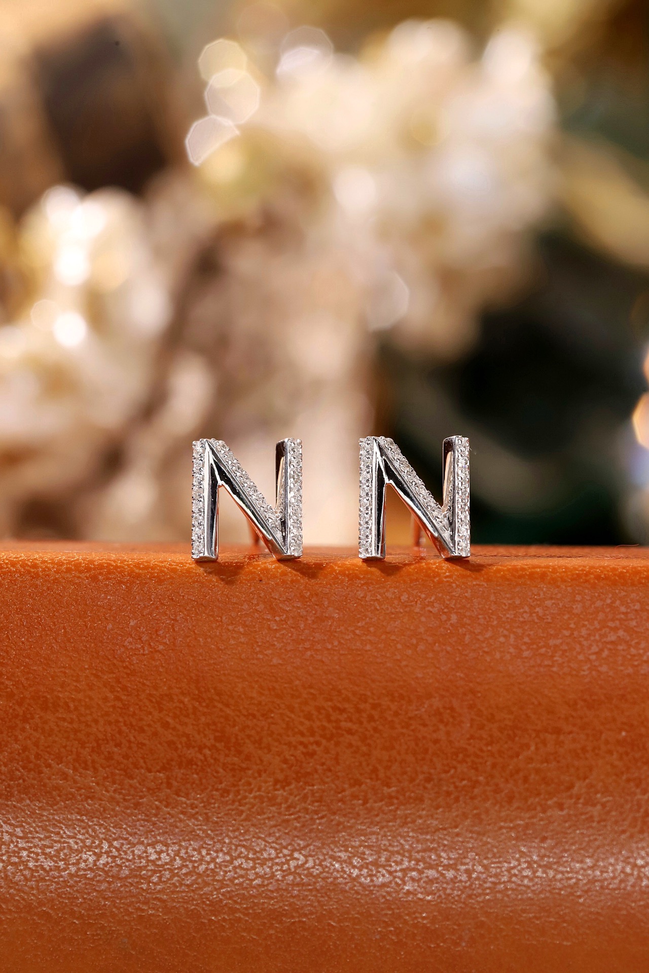 18k gold earring stud with the letter “N” and a 0.10ct natural diamond inlaid.