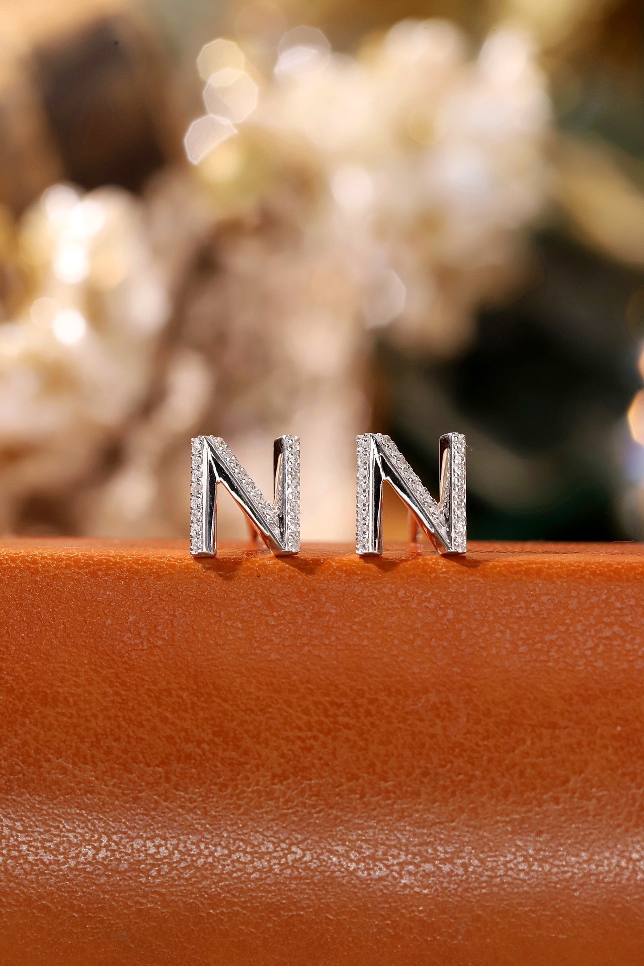 18k gold earring stud with the letter “N” and a 0.10ct natural diamond inlaid.