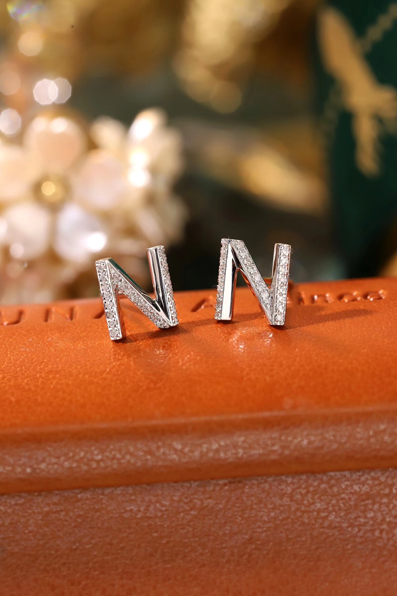 18k gold earring stud with the letter “N” and a 0.10ct natural diamond inlaid.