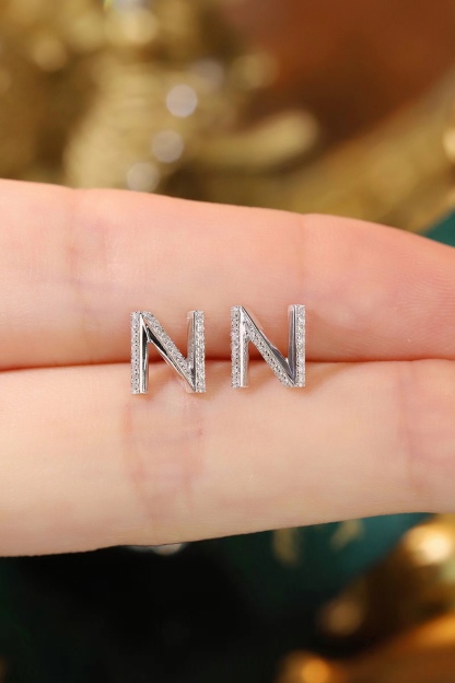 18k gold earring stud with the letter “N” and a 0.10ct natural diamond inlaid.