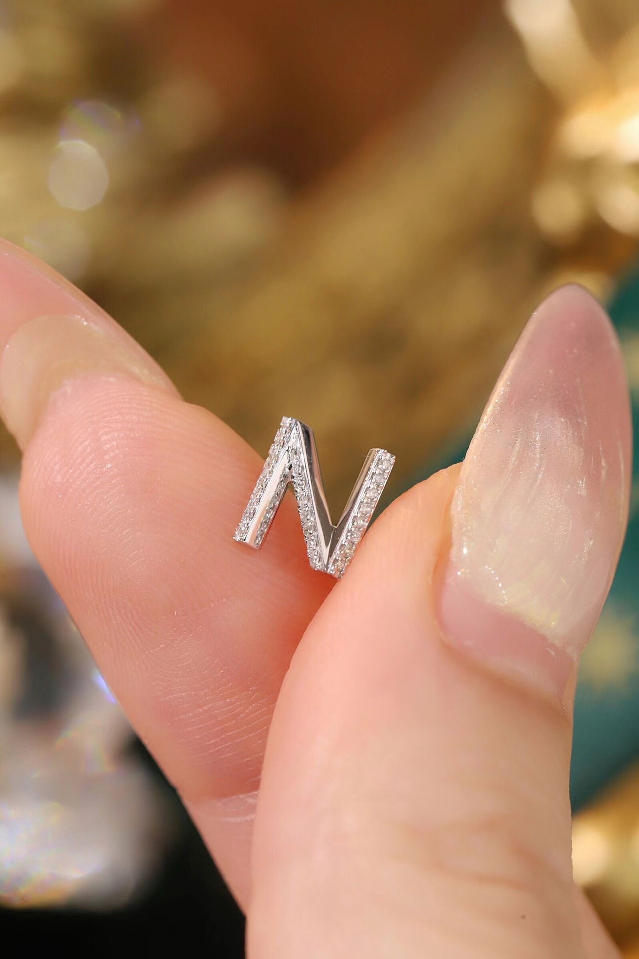 18k gold earring stud with the letter “N” and a 0.10ct natural diamond inlaid.