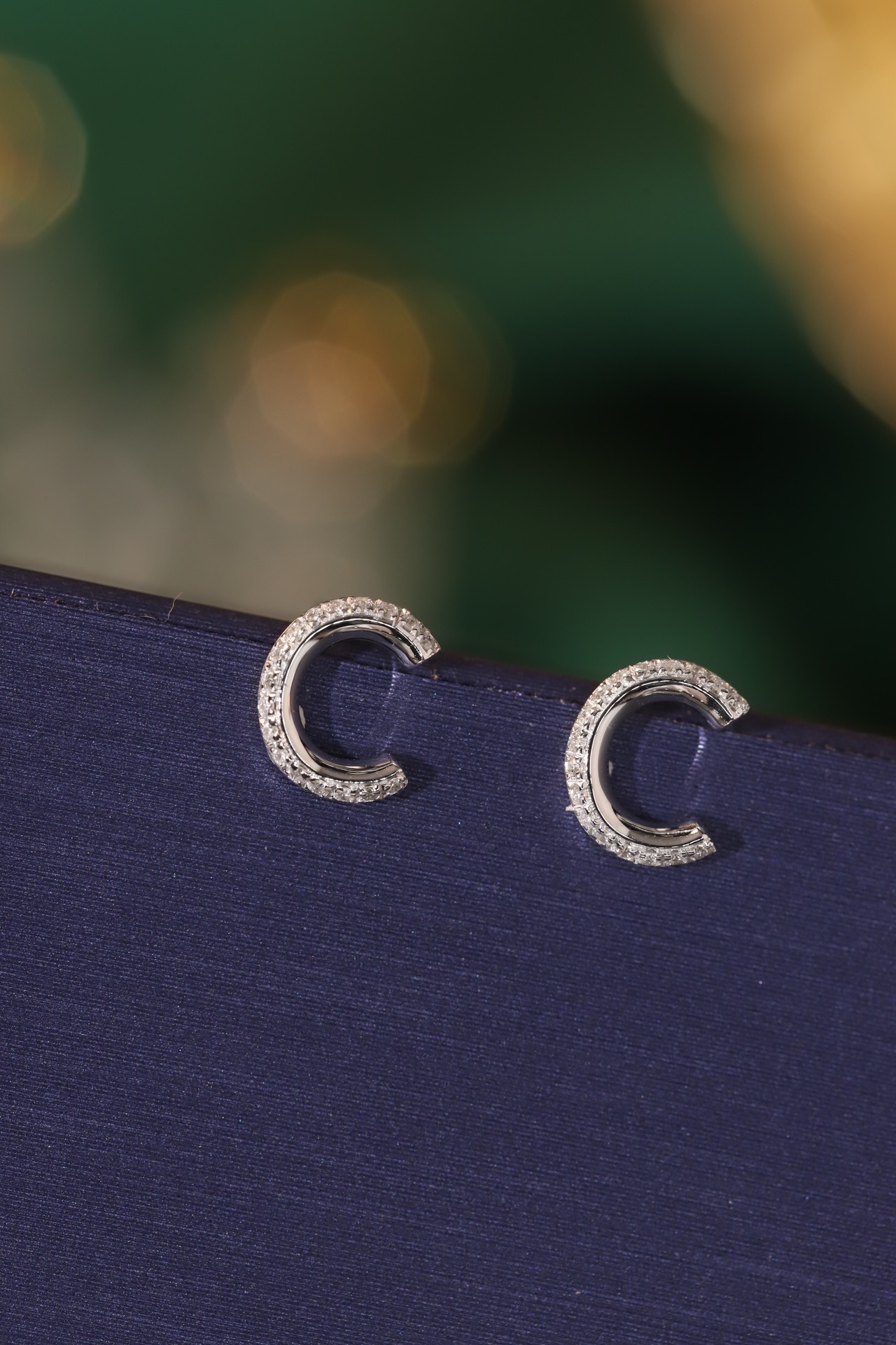 18k gold earring stud with the letter “C” and a 0.08ct natural diamond inlaid.