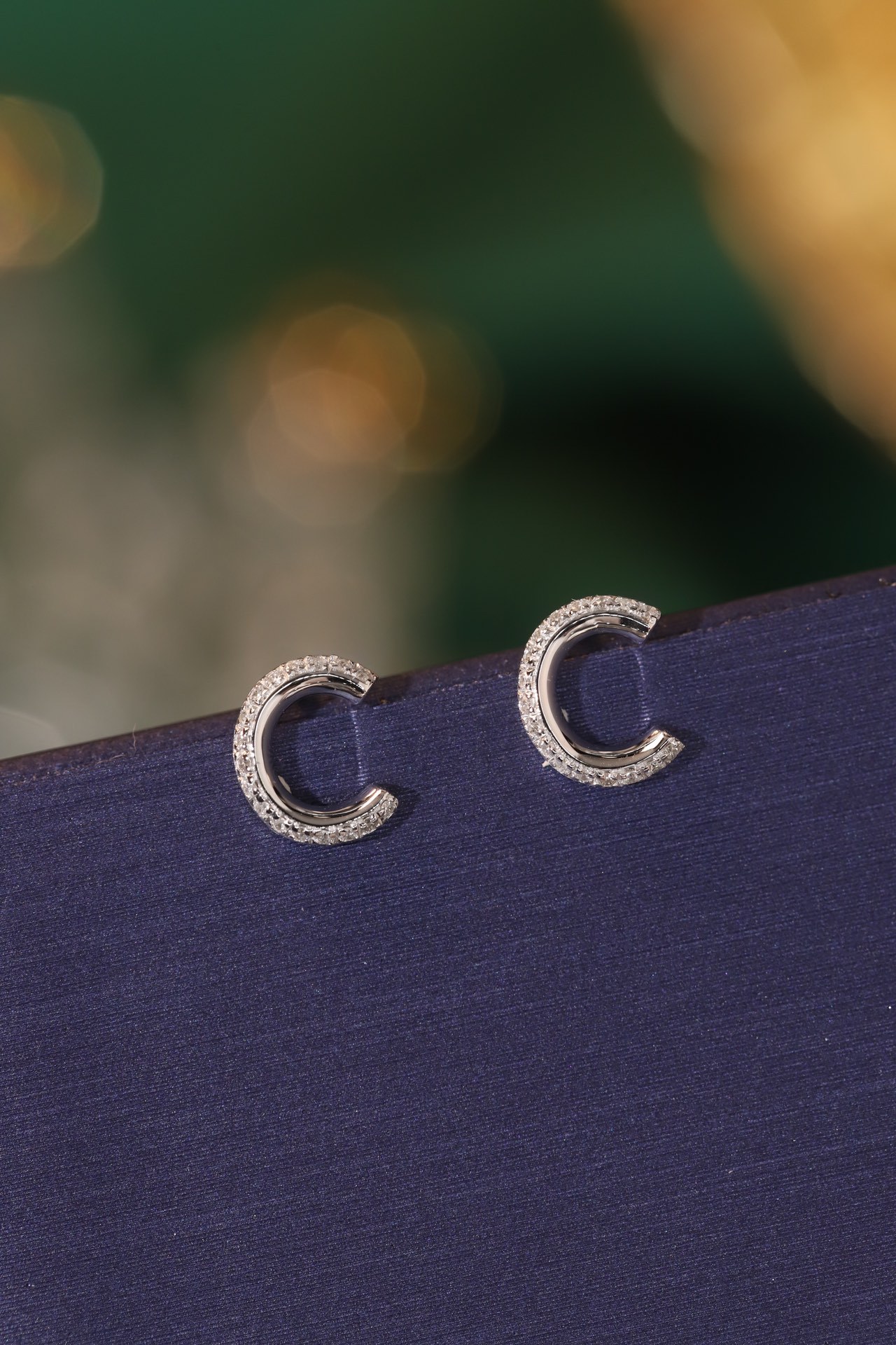 18k gold earring stud with the letter “C” and a 0.08ct natural diamond inlaid.