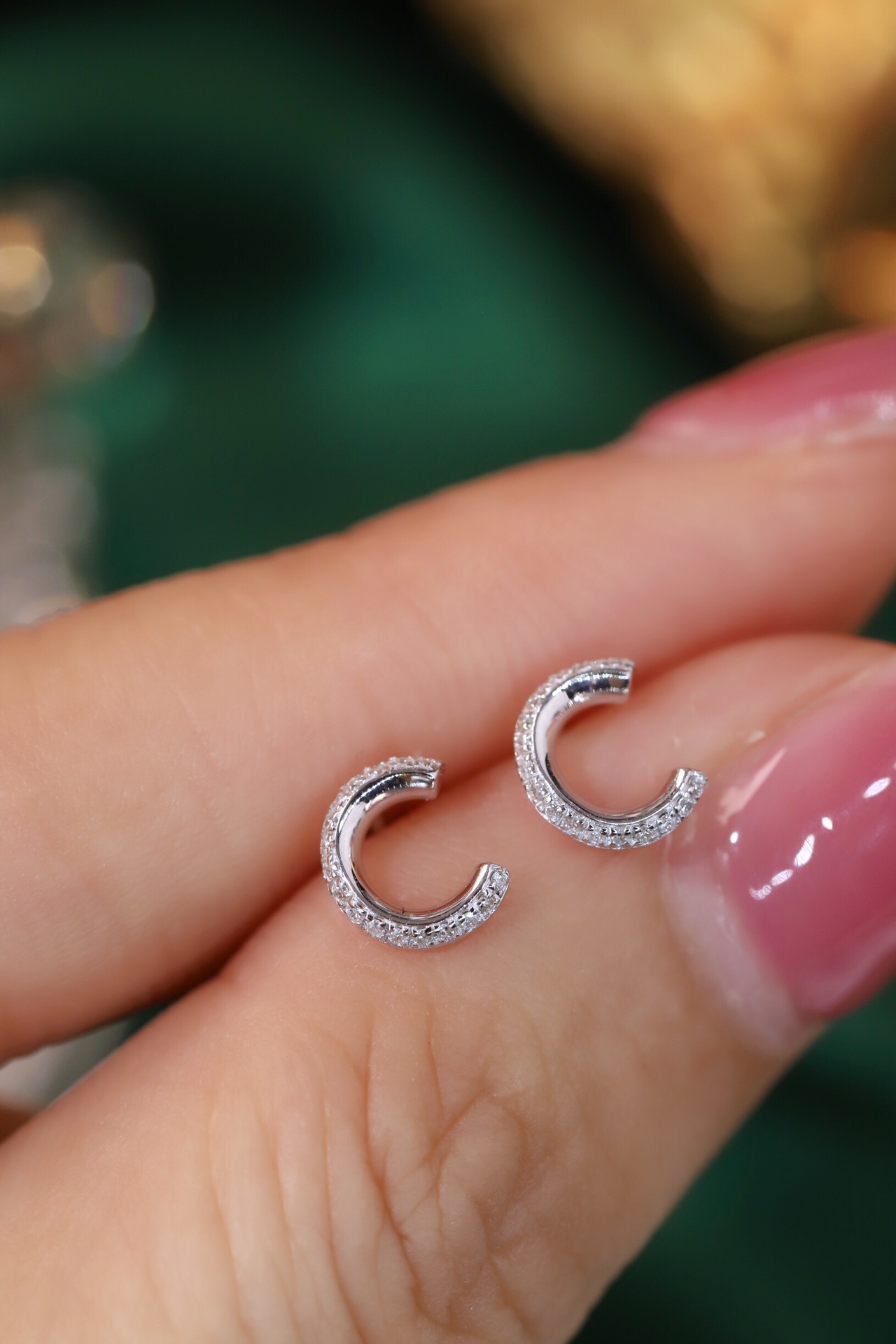 18k gold earring stud with the letter “C” and a 0.08ct natural diamond inlaid.