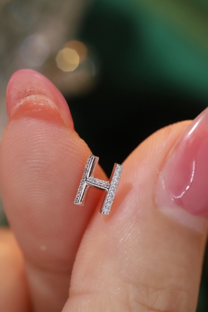 18k gold earring stud with the letter “H” and a 0.08ct natural diamond inlaid.