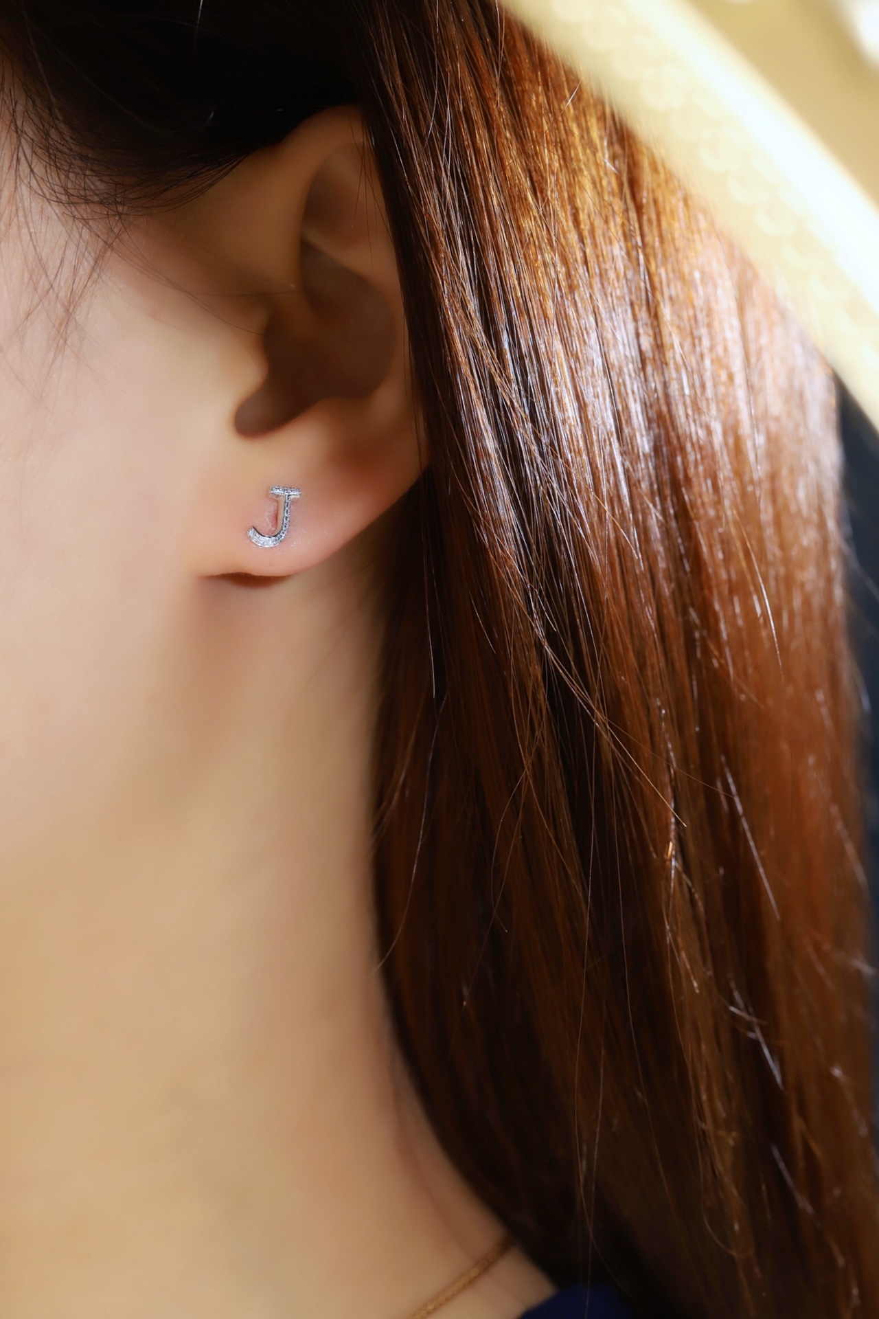 18k gold earring stud with the letter “J” and a 0.08ct natural diamond inlaid.