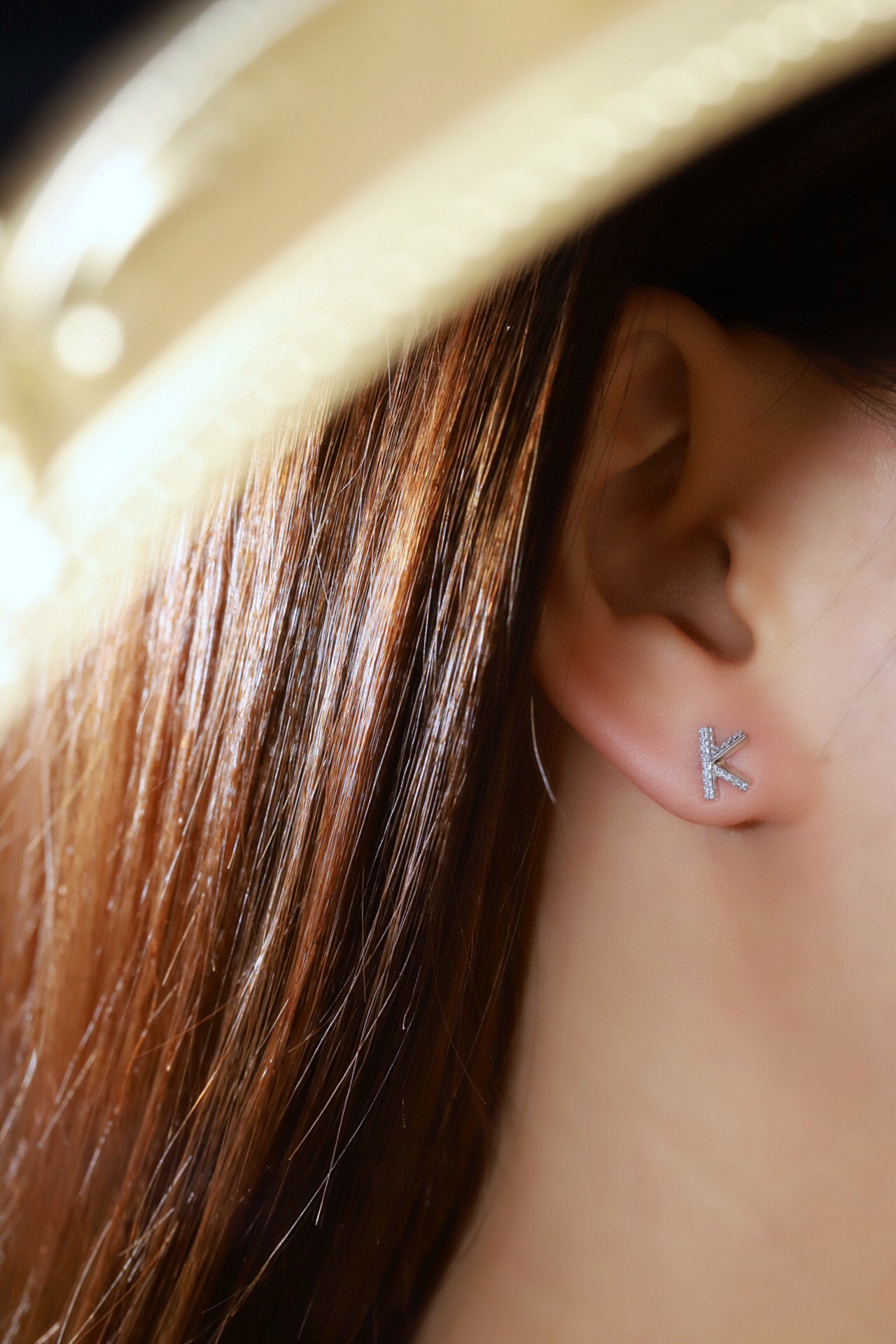 18k gold earring stud with the letter “K” and a 0.08ct natural diamond inlaid.