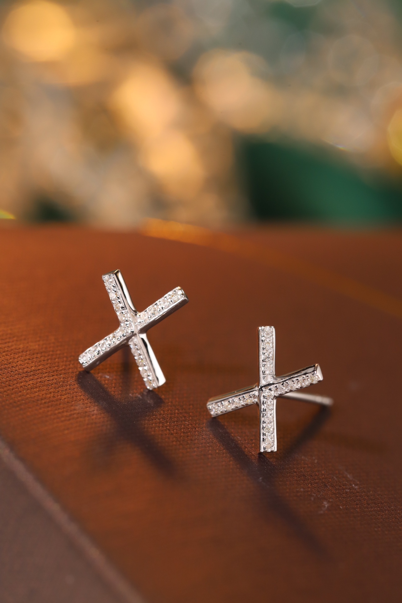 18k gold earring stud with the letter “X” and a 0.08ct natural diamond inlaid.