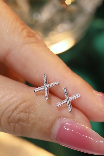 18k gold earring stud with the letter “X” and a 0.08ct natural diamond inlaid.