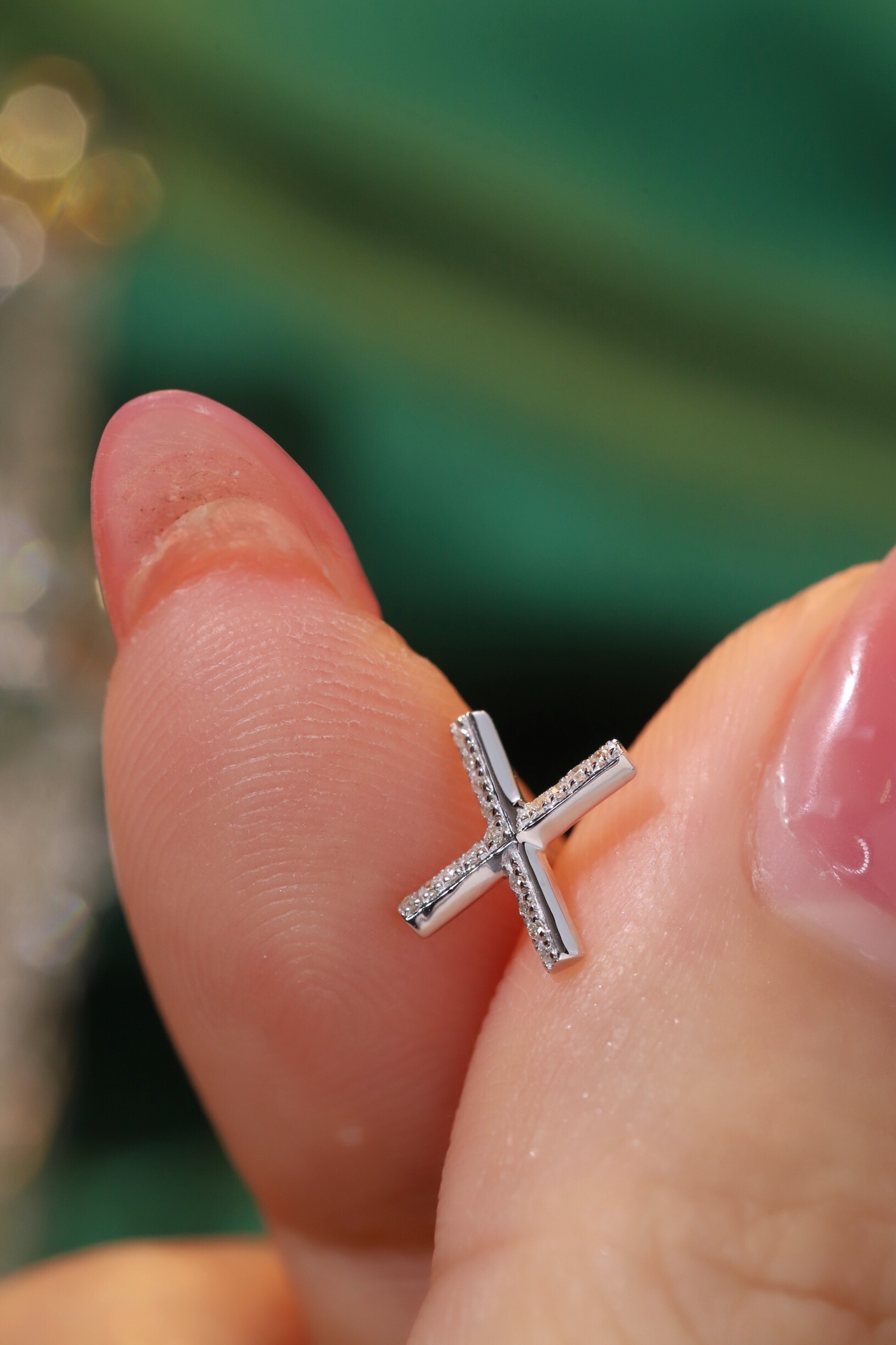 18k gold earring stud with the letter “X” and a 0.08ct natural diamond inlaid.