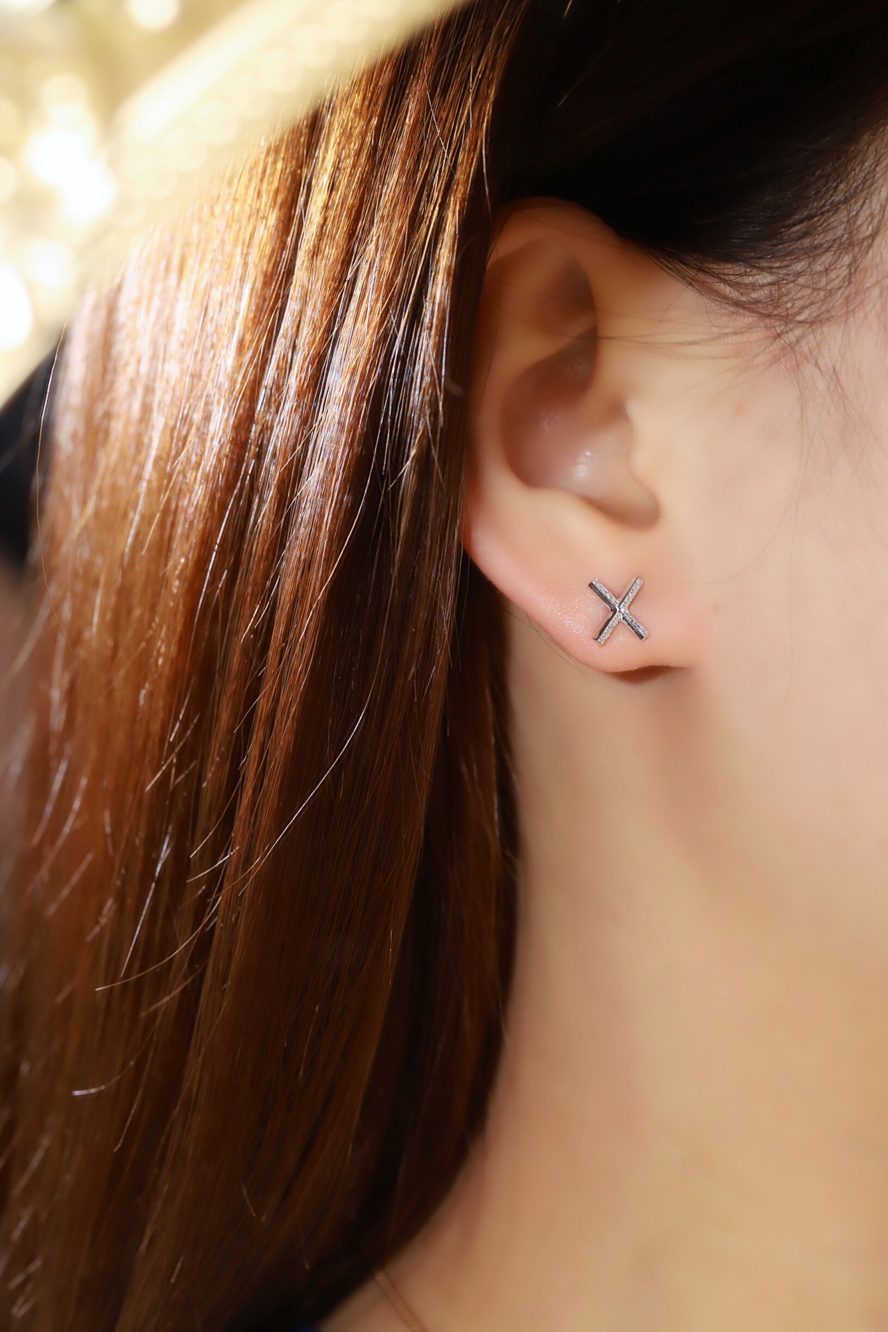 18k gold earring stud with the letter “X” and a 0.08ct natural diamond inlaid.