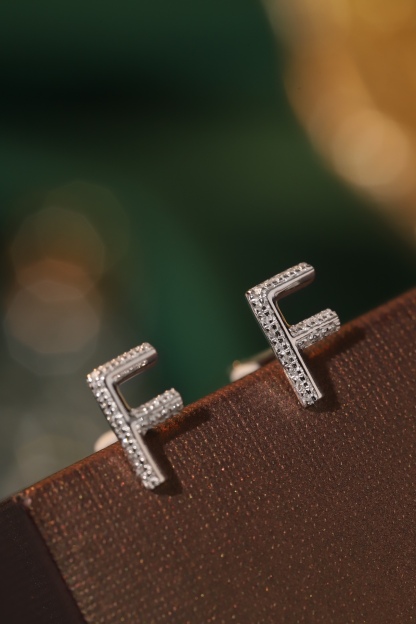 18k gold earring stud with the letter “F” and a 0.06ct natural diamond inlaid.