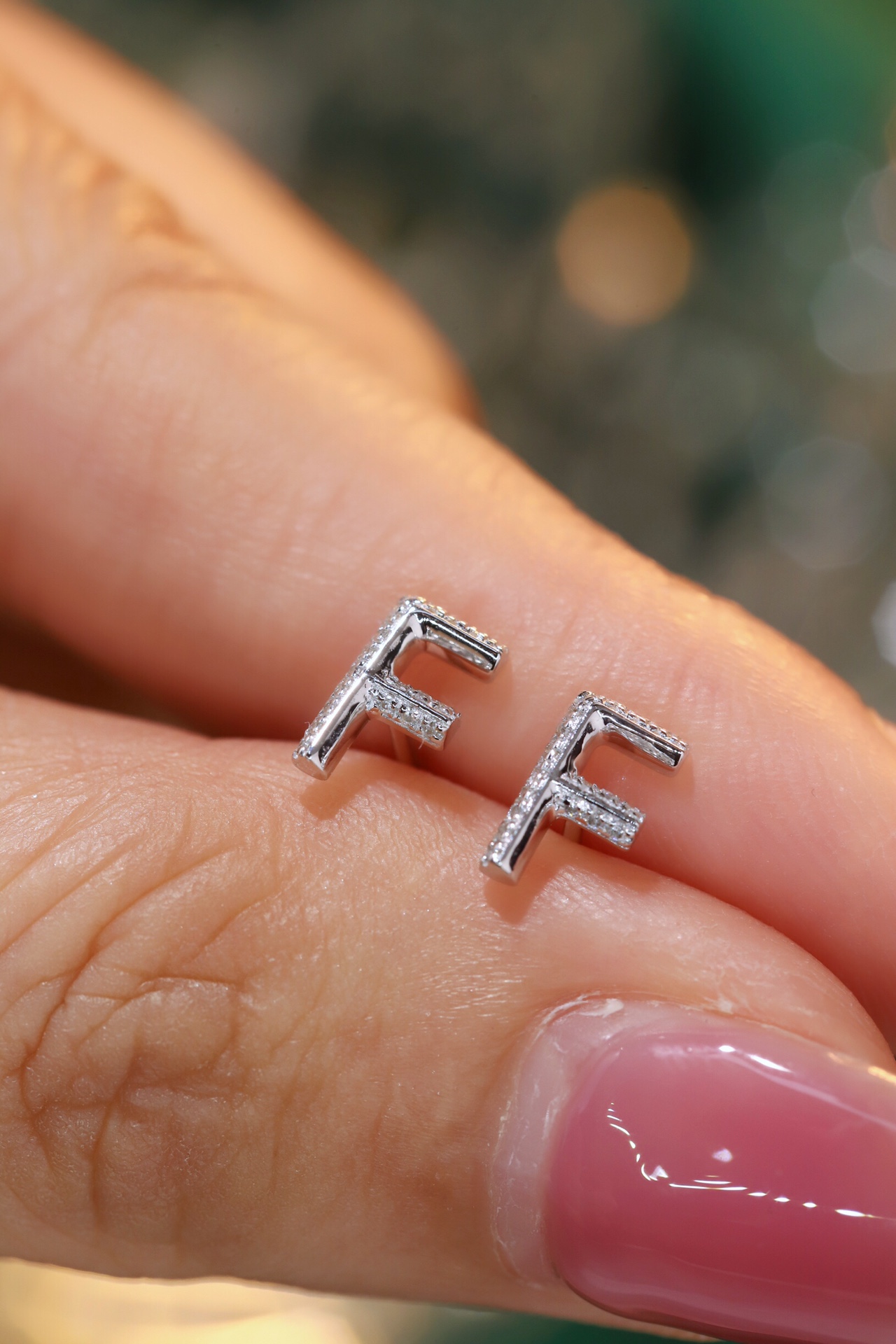 18k gold earring stud with the letter “F” and a 0.06ct natural diamond inlaid.