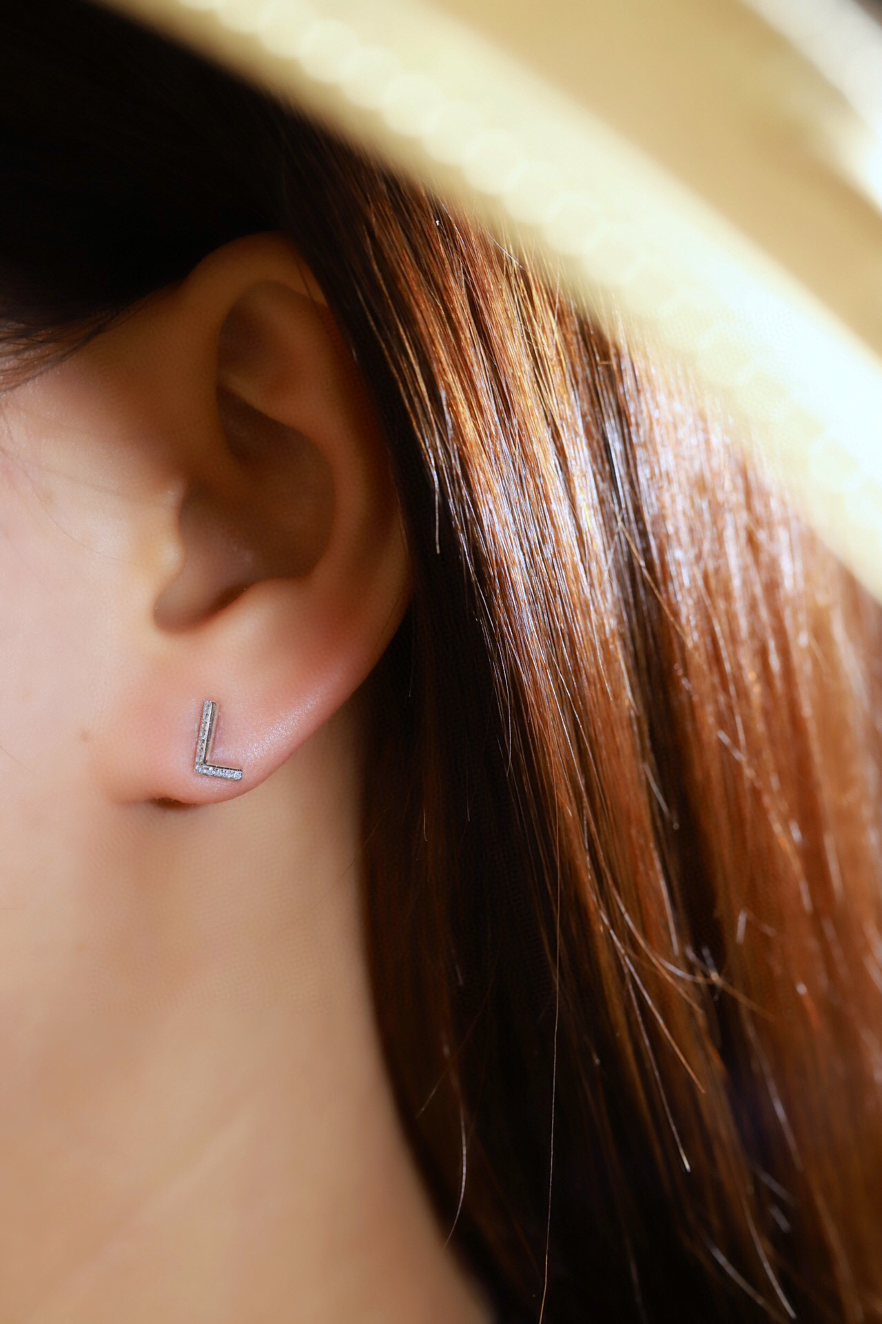 18k gold earring stud with the letter “L” and a 0.06ct natural diamond inlaid.