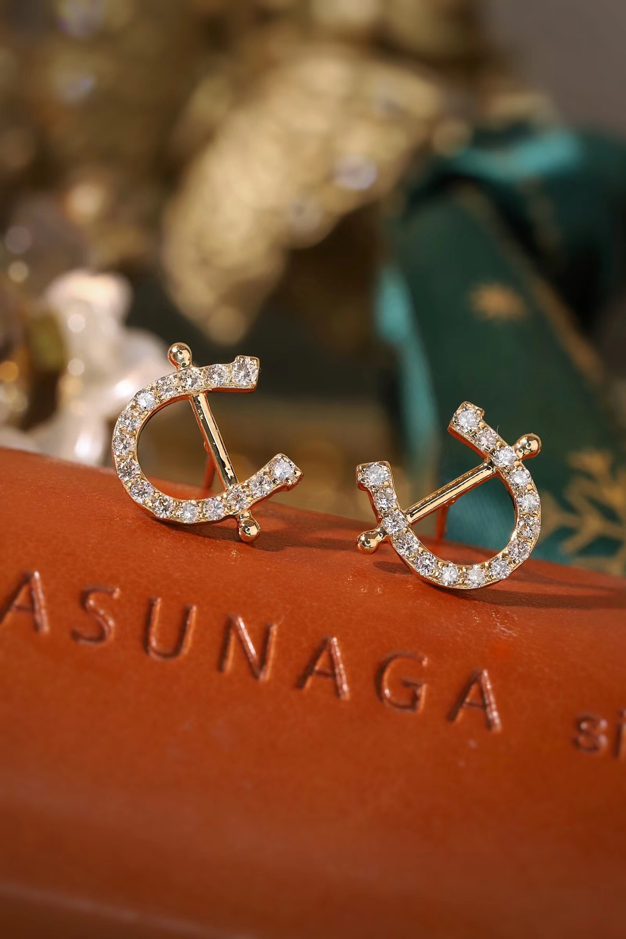 18k Gold Earrings Studded with a 0.46ct Natural Diamond