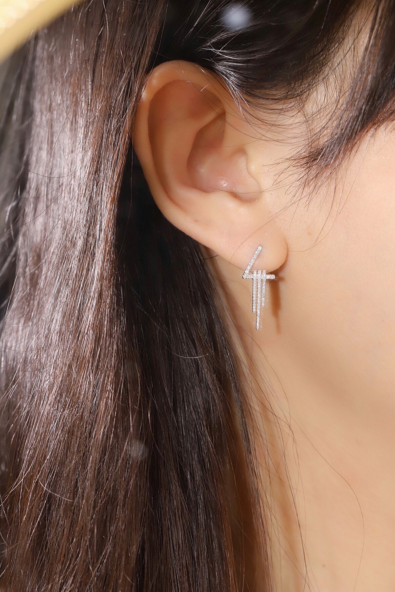 18k Gold Earrings Studded with 0.30ct Natural Diamond