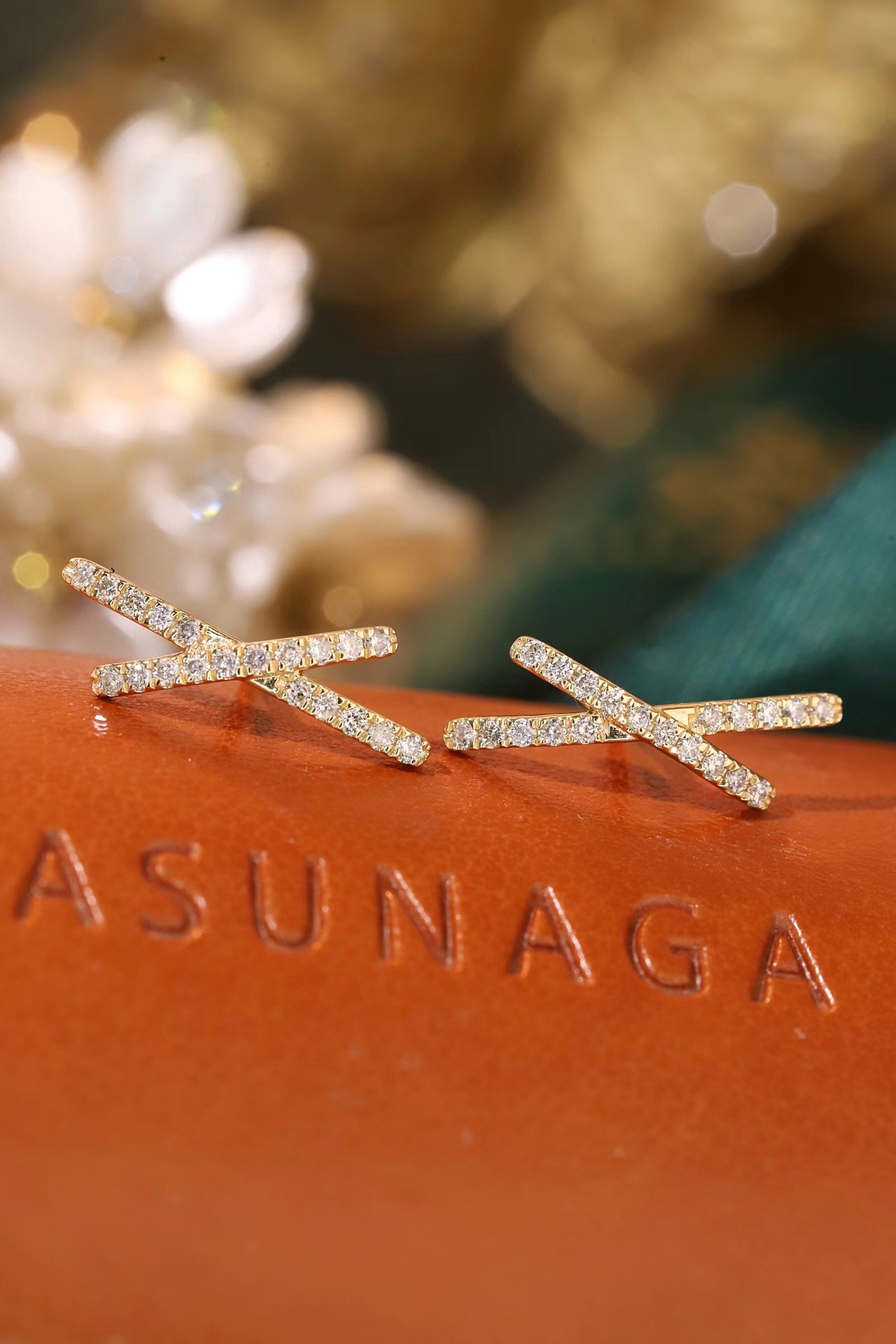 18k Gold Earrings Studded with 0.22ct Natural Diamond