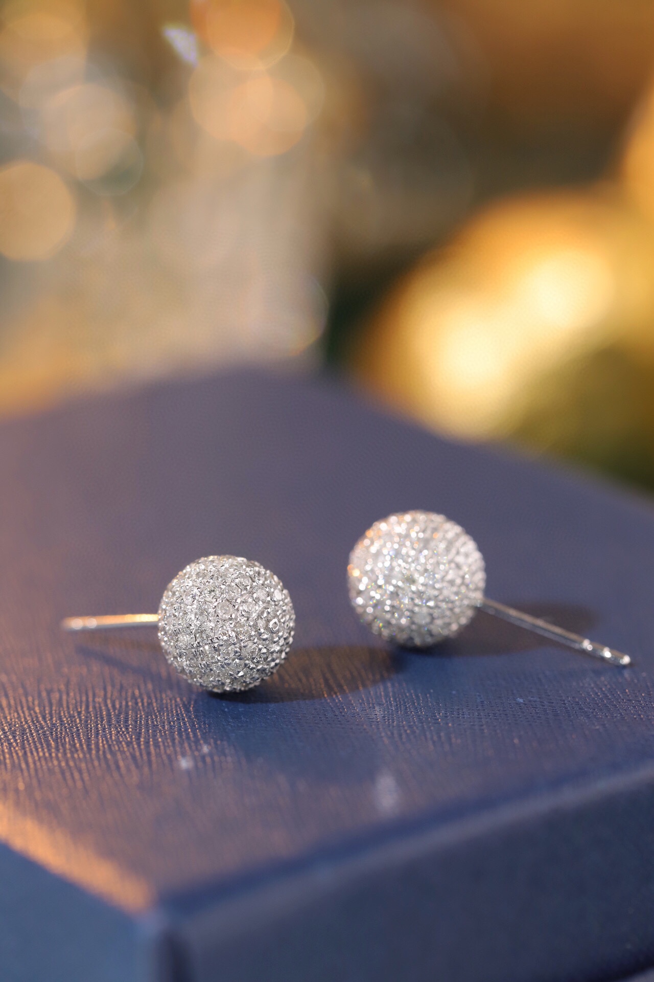 18k Gold Earrings Studded with 2.00ct Natural Diamond
