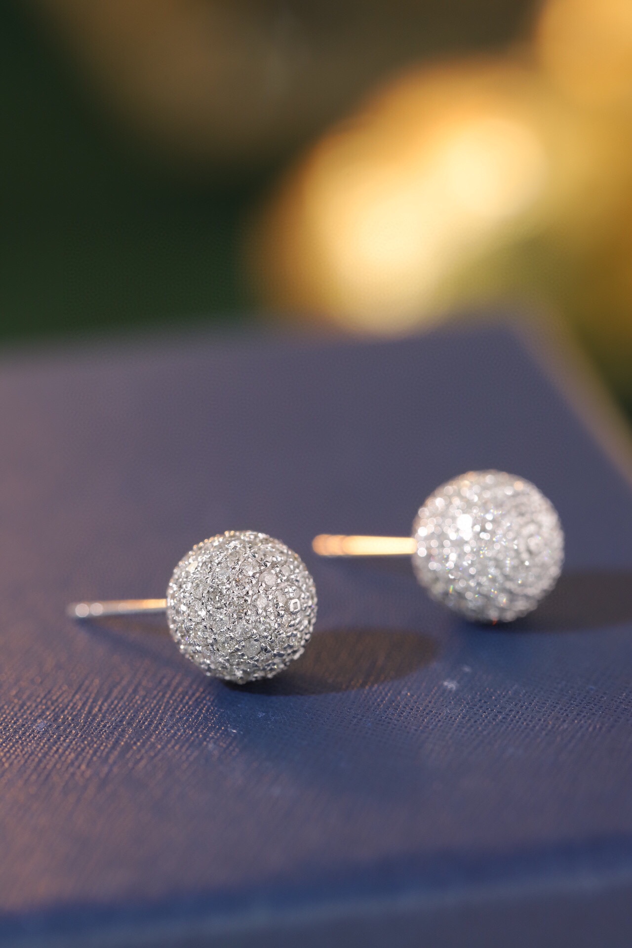 18k Gold Earrings Studded with 2.00ct Natural Diamond