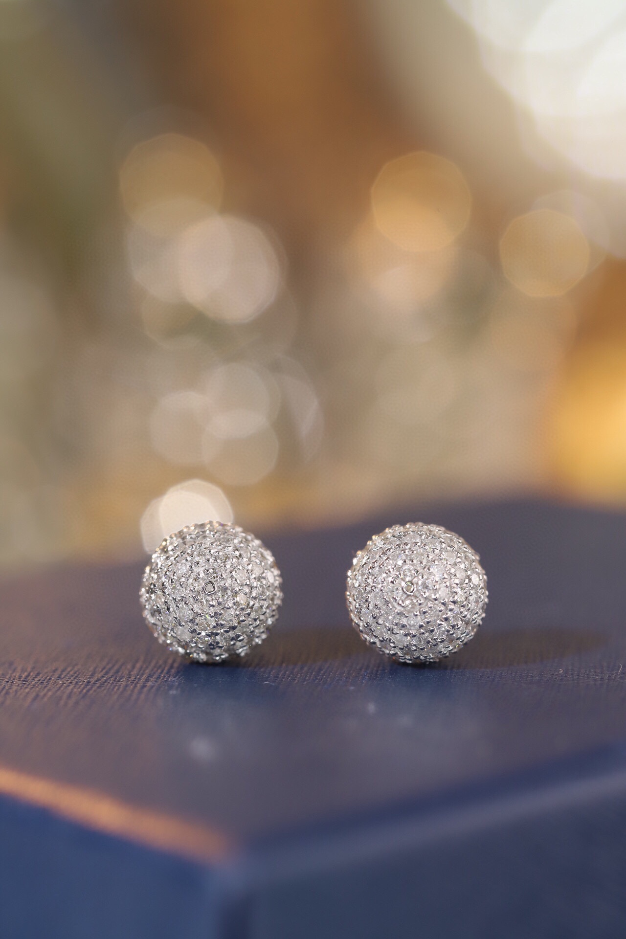 18k Gold Earrings Studded with 2.00ct Natural Diamond