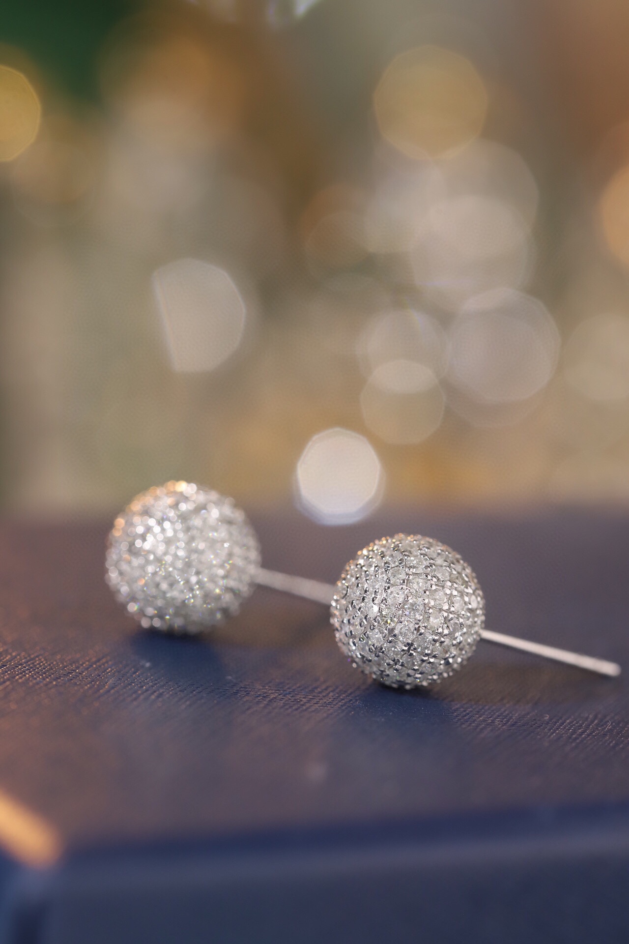 18k Gold Earrings Studded with 2.00ct Natural Diamond