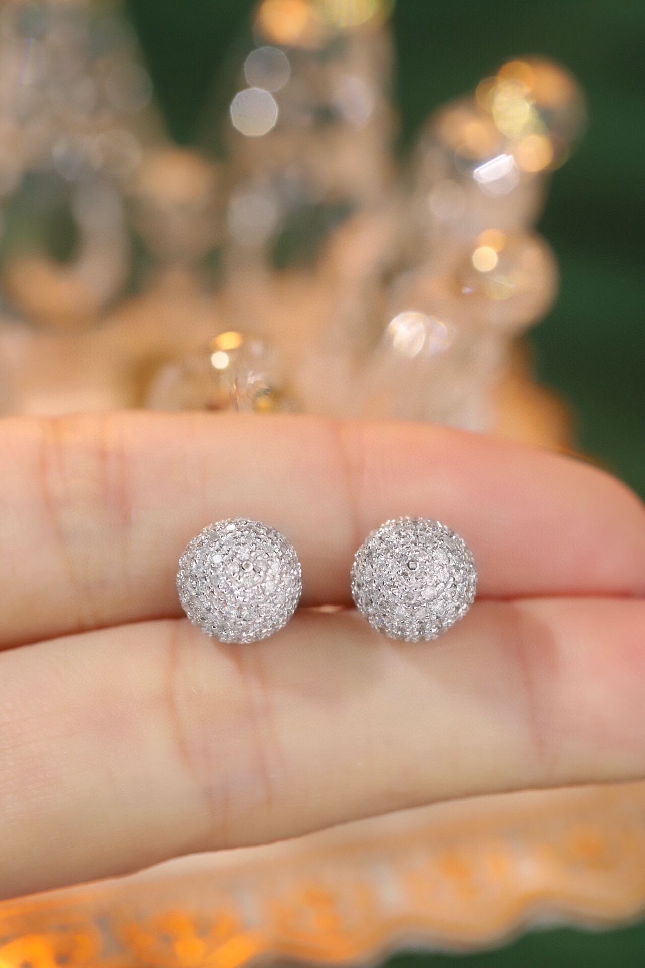 18k Gold Earrings Studded with 2.00ct Natural Diamond