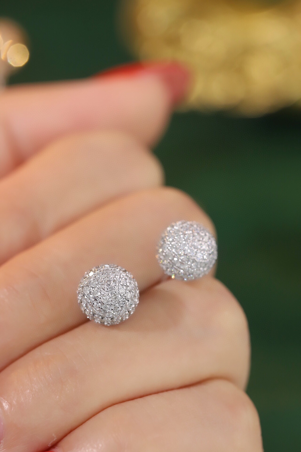 18k Gold Earrings Studded with 2.00ct Natural Diamond