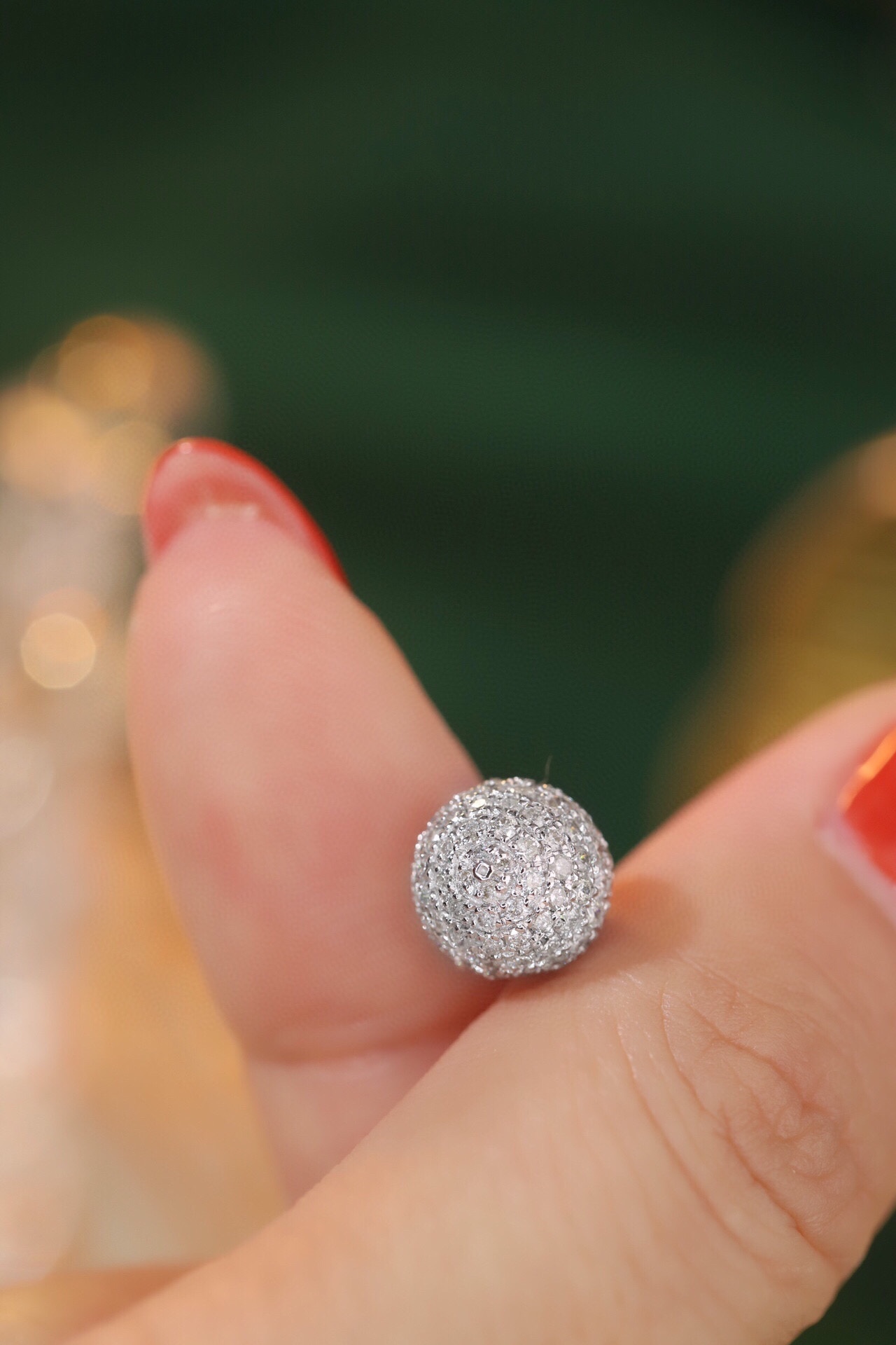 18k Gold Earrings Studded with 2.00ct Natural Diamond