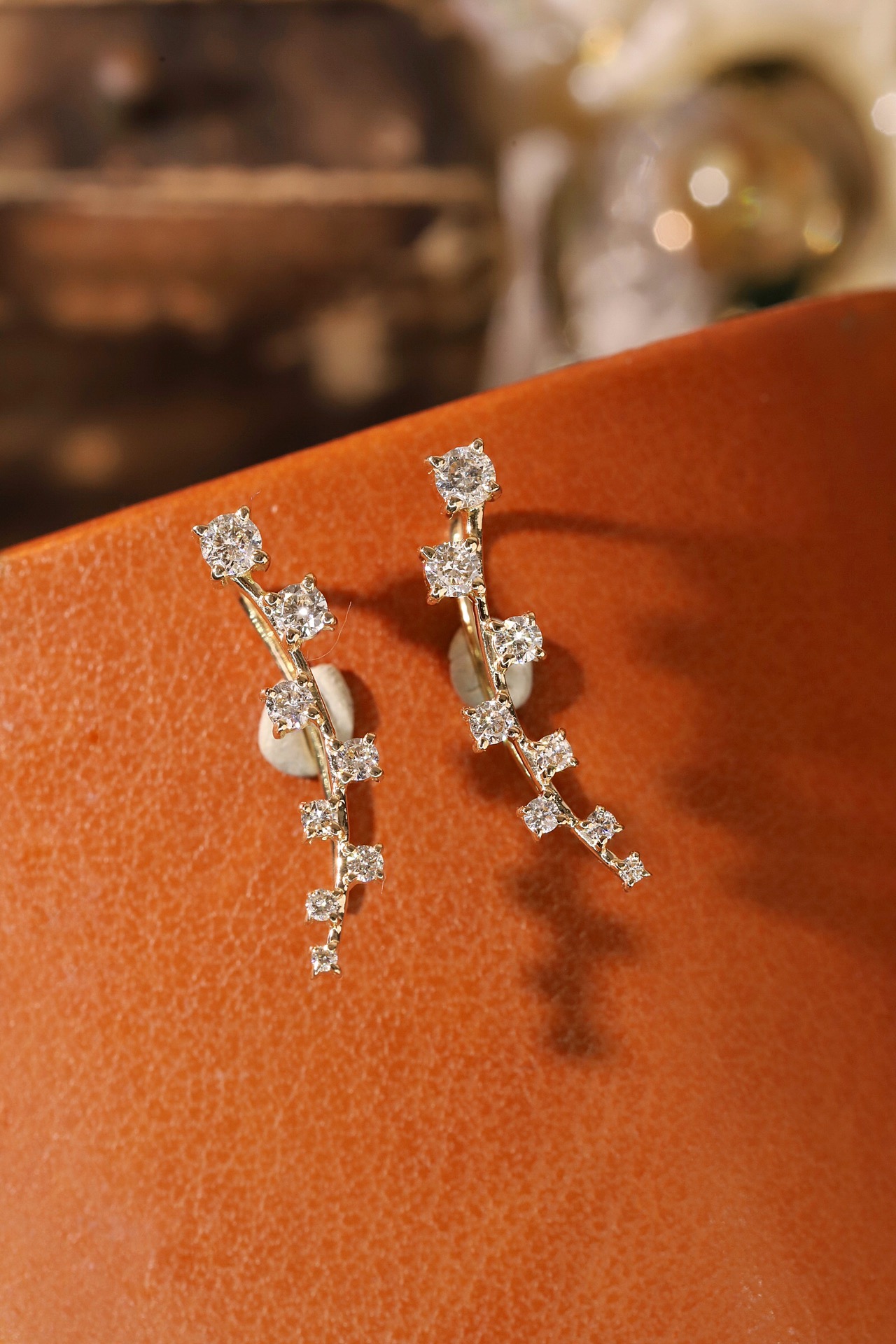 18k gold earrings set with a 0.48ct natural diamond