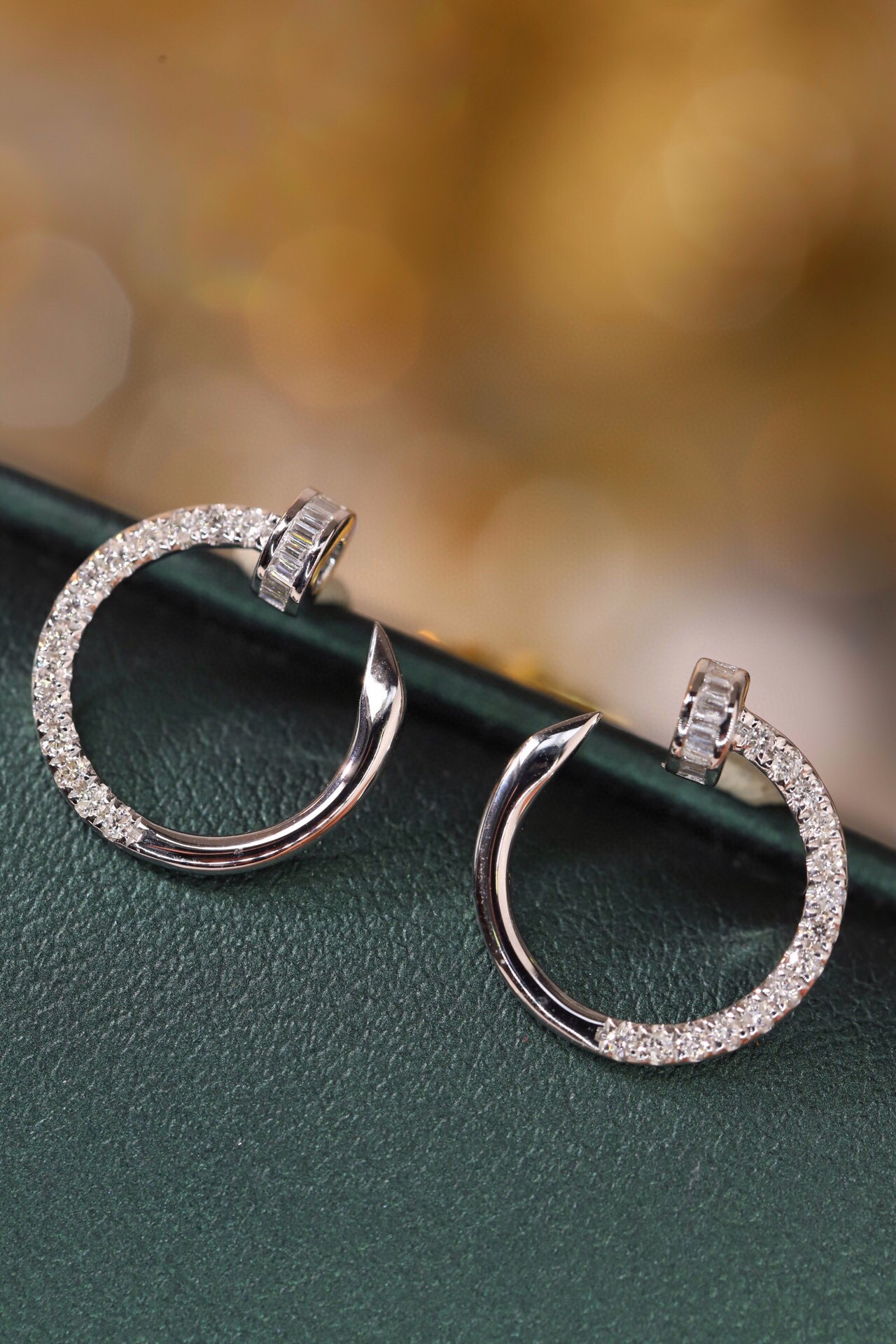 18k Gold Earrings with Pin Design, Inlaid with 0.28ct Natural Diamond